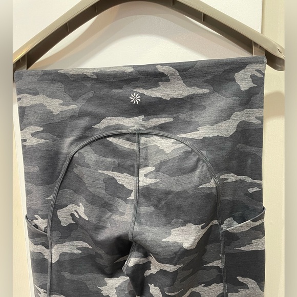 NWT Athleta Women’s Ultimate Camo 7/8 Tights Grey Workout Leggings size small - Picture 8 of 10